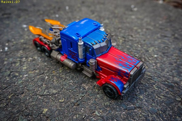 Studio Series Optimus Prime Movie Voyager Extensive In Hand Photos 26 (26 of 27)